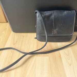 New Giani Bernini soft black pebble leather crossbody bag